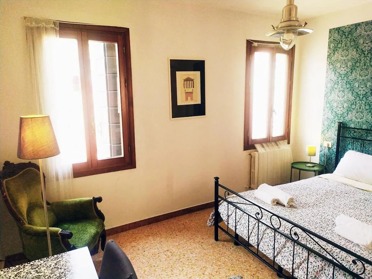 Two Steps From Rialto Hotel Veneza 0*,